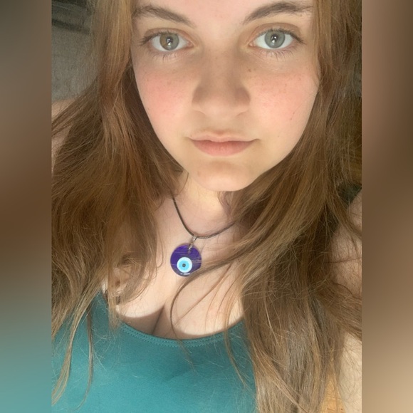 Meet your Posher, Julie - Picture 3 of 5